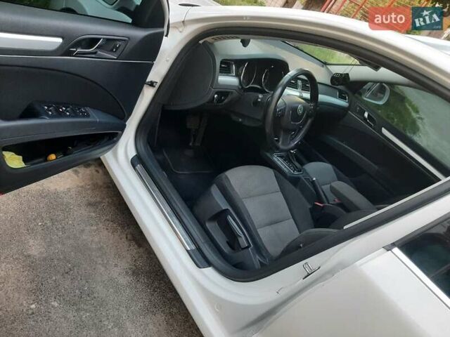 Білий Шкода Суперб, об'ємом двигуна 1.97 л та пробігом 251 тис. км за 12100 $, фото 13 на Automoto.ua