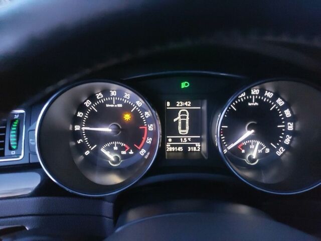 Белый Шкода Суперб, объемом двигателя 2 л и пробегом 280 тыс. км за 10700 $, фото 2 на Automoto.ua