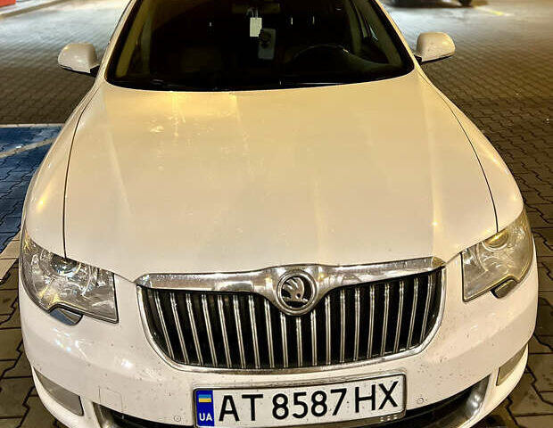 Белый Шкода Суперб, объемом двигателя 1.97 л и пробегом 278 тыс. км за 9750 $, фото 2 на Automoto.ua