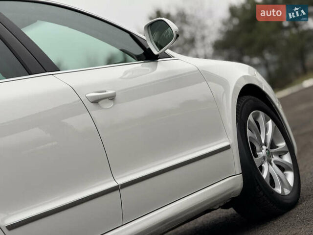 Білий Шкода Суперб, об'ємом двигуна 2 л та пробігом 317 тис. км за 12900 $, фото 15 на Automoto.ua