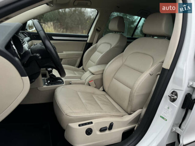 Білий Шкода Суперб, об'ємом двигуна 2 л та пробігом 317 тис. км за 12900 $, фото 31 на Automoto.ua