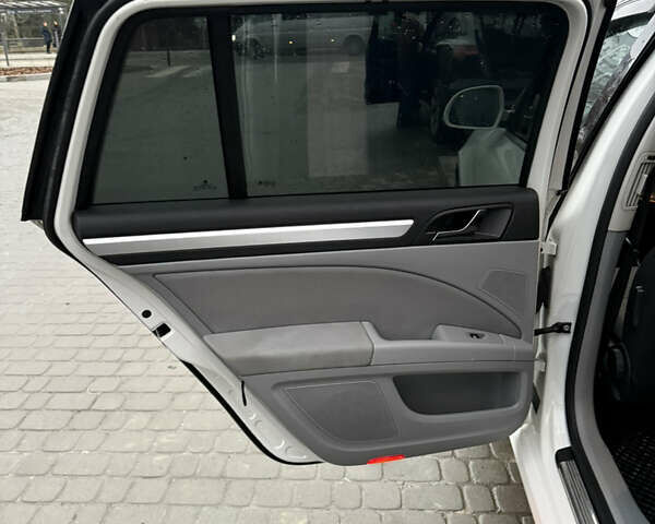 Белый Шкода Суперб, объемом двигателя 1.97 л и пробегом 309 тыс. км за 10499 $, фото 17 на Automoto.ua