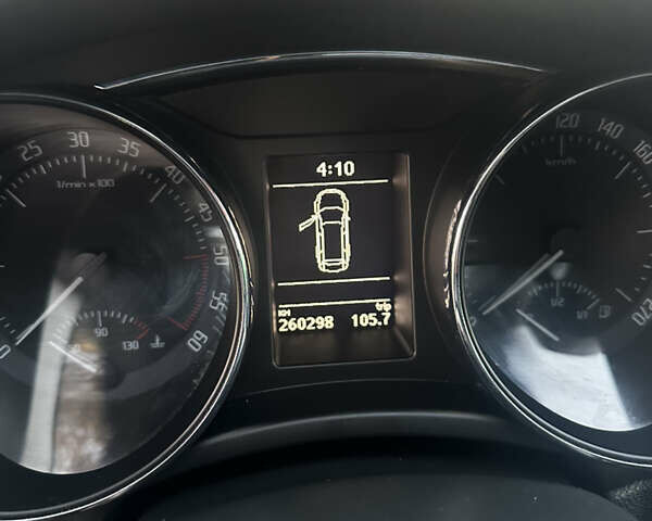 Белый Шкода Суперб, объемом двигателя 1.6 л и пробегом 260 тыс. км за 11600 $, фото 14 на Automoto.ua