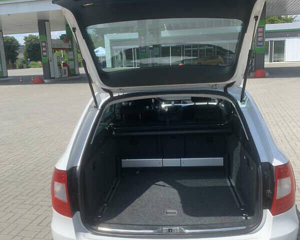 Белый Шкода Суперб, объемом двигателя 2 л и пробегом 285 тыс. км за 11000 $, фото 11 на Automoto.ua