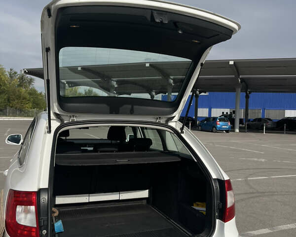 Белый Шкода Суперб, объемом двигателя 1.8 л и пробегом 241 тыс. км за 7300 $, фото 26 на Automoto.ua