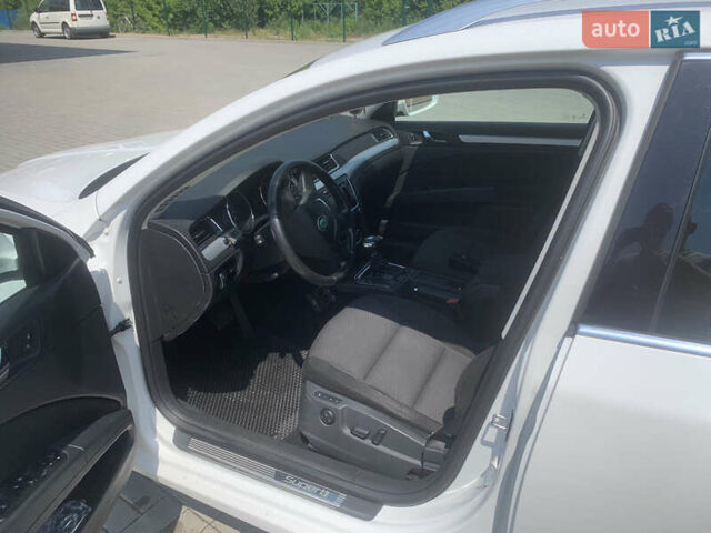 Белый Шкода Суперб, объемом двигателя 2 л и пробегом 285 тыс. км за 11000 $, фото 12 на Automoto.ua