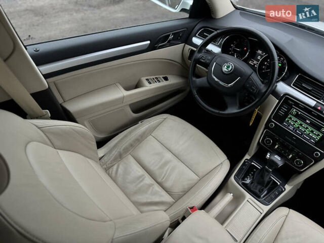 Білий Шкода Суперб, об'ємом двигуна 2 л та пробігом 317 тис. км за 12900 $, фото 28 на Automoto.ua