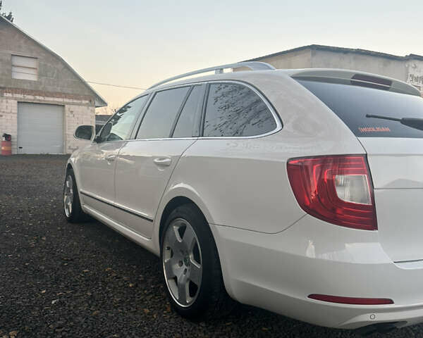 Белый Шкода Суперб, объемом двигателя 1.6 л и пробегом 260 тыс. км за 11600 $, фото 7 на Automoto.ua