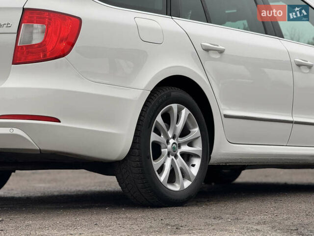 Білий Шкода Суперб, об'ємом двигуна 2 л та пробігом 317 тис. км за 12900 $, фото 16 на Automoto.ua