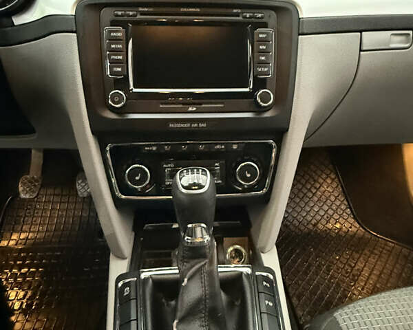 Белый Шкода Суперб, объемом двигателя 1.97 л и пробегом 309 тыс. км за 10499 $, фото 23 на Automoto.ua