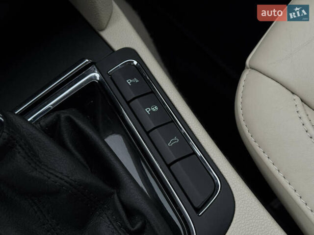 Білий Шкода Суперб, об'ємом двигуна 2 л та пробігом 317 тис. км за 12900 $, фото 41 на Automoto.ua