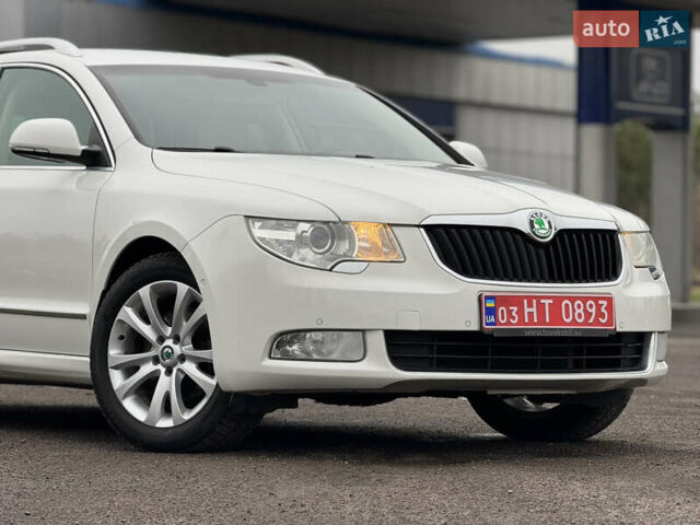 Білий Шкода Суперб, об'ємом двигуна 2 л та пробігом 317 тис. км за 12900 $, фото 1 на Automoto.ua