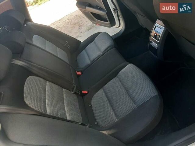 Білий Шкода Суперб, об'ємом двигуна 1.97 л та пробігом 251 тис. км за 12100 $, фото 10 на Automoto.ua