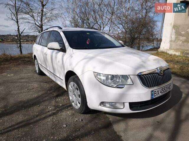 Белый Шкода Суперб, объемом двигателя 2 л и пробегом 300 тыс. км за 9600 $, фото 1 на Automoto.ua