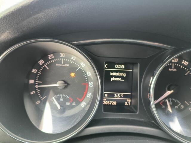 Белый Шкода Суперб, объемом двигателя 1.6 л и пробегом 207 тыс. км за 8200 $, фото 7 на Automoto.ua