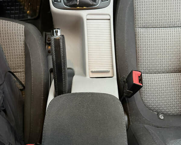 Белый Шкода Суперб, объемом двигателя 1.97 л и пробегом 309 тыс. км за 10499 $, фото 24 на Automoto.ua