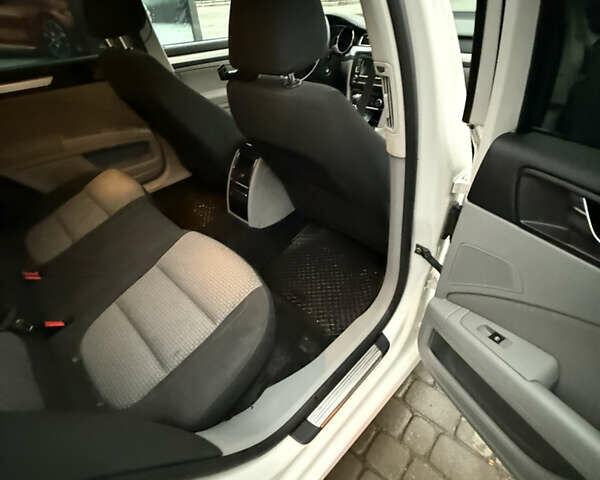 Белый Шкода Суперб, объемом двигателя 1.97 л и пробегом 309 тыс. км за 10499 $, фото 14 на Automoto.ua