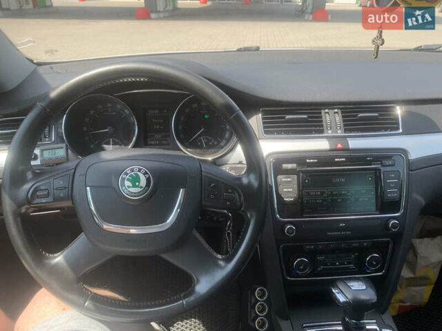 Белый Шкода Суперб, объемом двигателя 2 л и пробегом 285 тыс. км за 11000 $, фото 14 на Automoto.ua