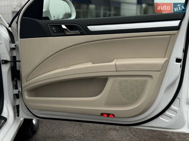 Білий Шкода Суперб, об'ємом двигуна 2 л та пробігом 317 тис. км за 12900 $, фото 51 на Automoto.ua