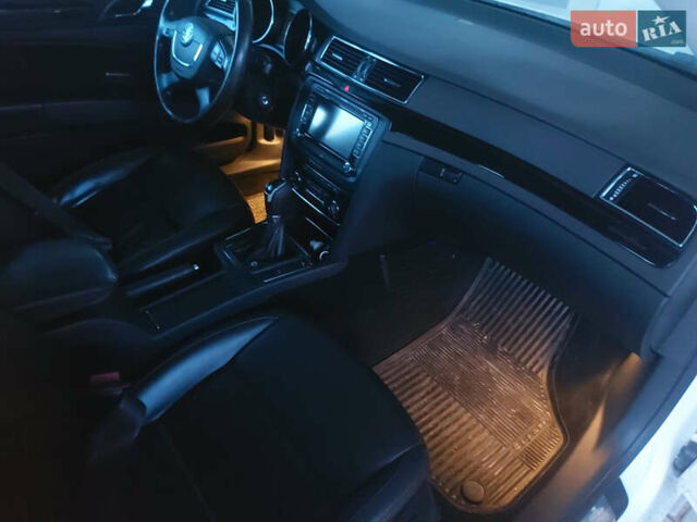 Белый Шкода Суперб, объемом двигателя 2 л и пробегом 280 тыс. км за 10700 $, фото 12 на Automoto.ua