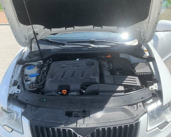 Белый Шкода Суперб, объемом двигателя 2 л и пробегом 285 тыс. км за 11000 $, фото 19 на Automoto.ua