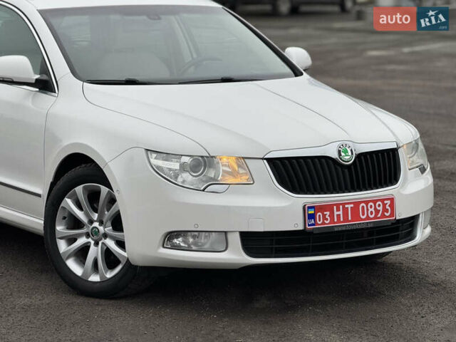 Білий Шкода Суперб, об'ємом двигуна 2 л та пробігом 317 тис. км за 12900 $, фото 2 на Automoto.ua