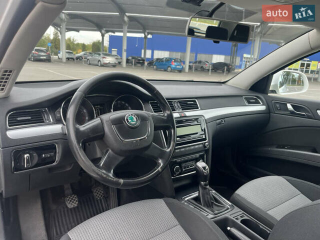 Белый Шкода Суперб, объемом двигателя 1.8 л и пробегом 241 тыс. км за 7300 $, фото 15 на Automoto.ua