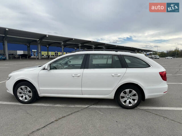 Белый Шкода Суперб, объемом двигателя 1.8 л и пробегом 241 тыс. км за 7300 $, фото 2 на Automoto.ua