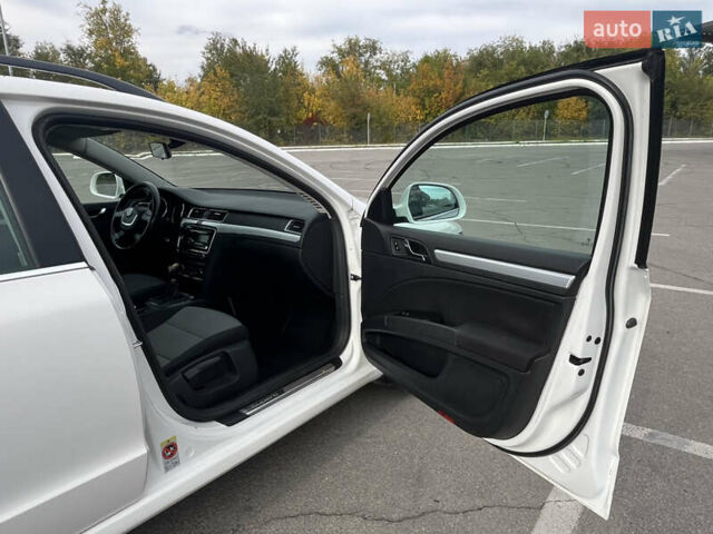 Белый Шкода Суперб, объемом двигателя 1.8 л и пробегом 241 тыс. км за 7300 $, фото 13 на Automoto.ua