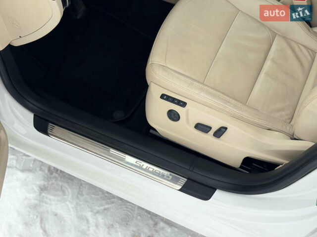 Белый Шкода Суперб, объемом двигателя 2 л и пробегом 317 тыс. км за 12200 $, фото 30 на Automoto.ua