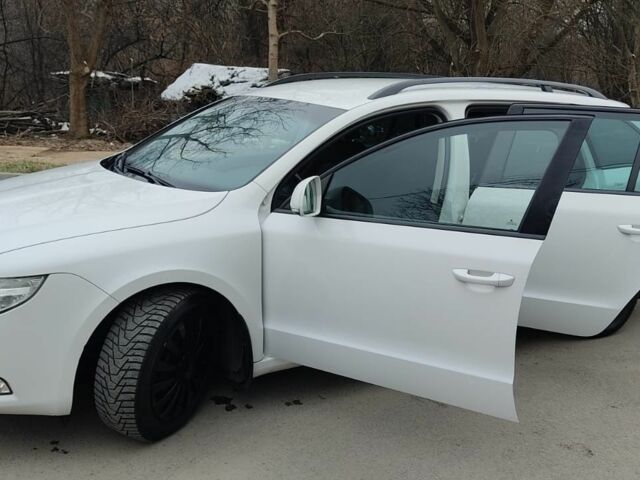 Белый Шкода Суперб, объемом двигателя 1.6 л и пробегом 207 тыс. км за 8200 $, фото 4 на Automoto.ua