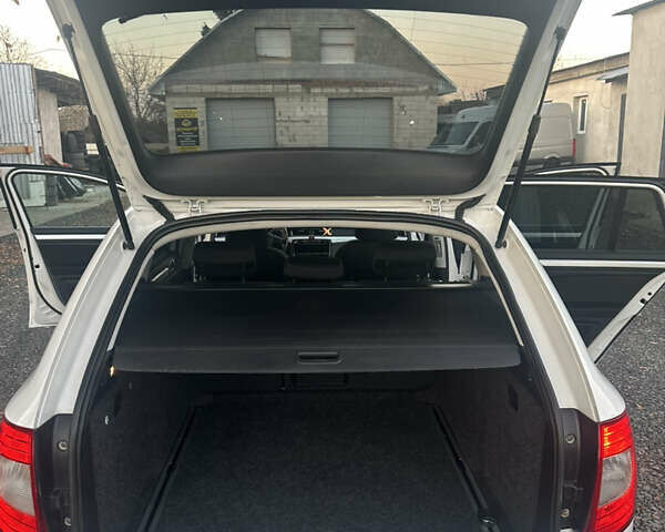 Белый Шкода Суперб, объемом двигателя 1.6 л и пробегом 260 тыс. км за 11600 $, фото 24 на Automoto.ua