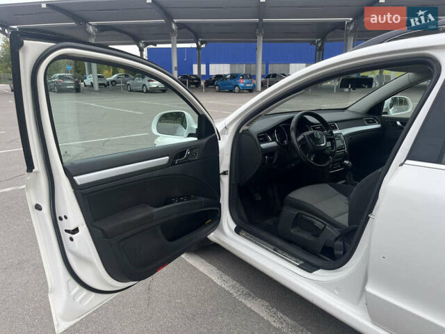 Белый Шкода Суперб, объемом двигателя 1.8 л и пробегом 241 тыс. км за 7300 $, фото 12 на Automoto.ua
