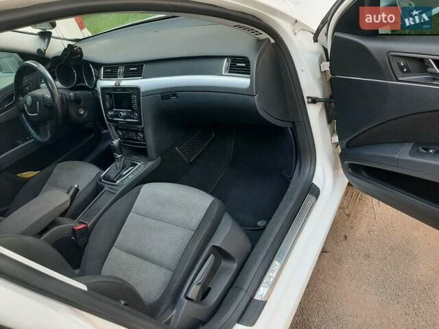 Білий Шкода Суперб, об'ємом двигуна 1.97 л та пробігом 251 тис. км за 12100 $, фото 9 на Automoto.ua