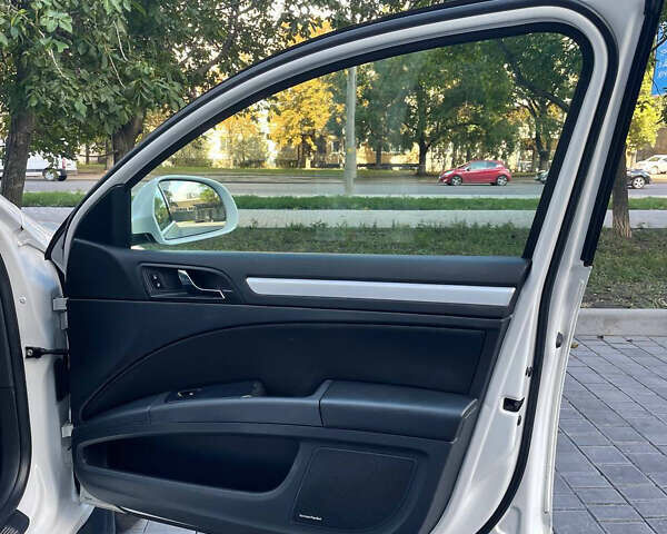 Белый Шкода Суперб, объемом двигателя 1.6 л и пробегом 214 тыс. км за 12099 $, фото 13 на Automoto.ua