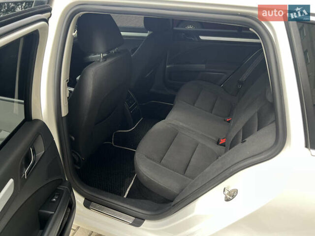 Белый Шкода Суперб, объемом двигателя 2.01 л и пробегом 275 тыс. км за 13000 $, фото 12 на Automoto.ua