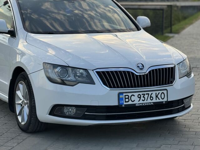 Белый Шкода Суперб, объемом двигателя 2 л и пробегом 240 тыс. км за 9500 $, фото 3 на Automoto.ua