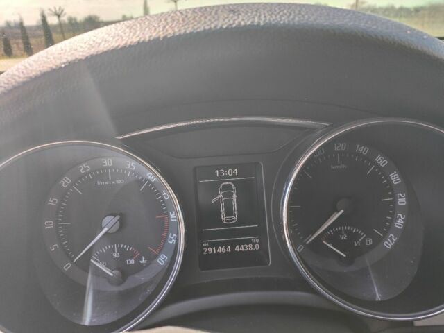 Білий Шкода Суперб, об'ємом двигуна 1.6 л та пробігом 291 тис. км за 10000 $, фото 5 на Automoto.ua