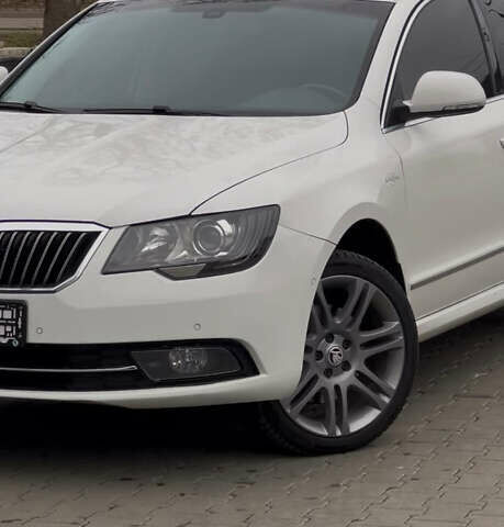 Белый Шкода Суперб, объемом двигателя 1.97 л и пробегом 289 тыс. км за 12999 $, фото 2 на Automoto.ua