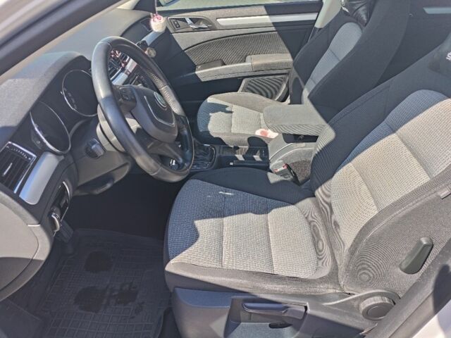 Білий Шкода Суперб, об'ємом двигуна 1.6 л та пробігом 291 тис. км за 10000 $, фото 4 на Automoto.ua