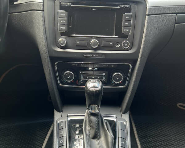 Белый Шкода Суперб, объемом двигателя 2.01 л и пробегом 275 тыс. км за 13000 $, фото 14 на Automoto.ua