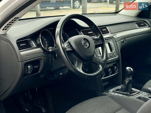 Білий Шкода Суперб, об'ємом двигуна 2 л та пробігом 273 тис. км за 12700 $, фото 18 на Automoto.ua