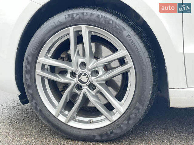 Білий Шкода Суперб, об'ємом двигуна 2 л та пробігом 273 тис. км за 12700 $, фото 8 на Automoto.ua