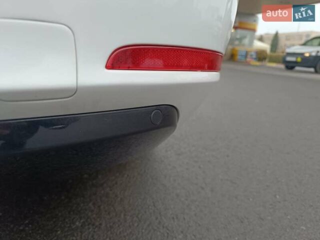 Білий Шкода Суперб, об'ємом двигуна 2 л та пробігом 252 тис. км за 11400 $, фото 26 на Automoto.ua
