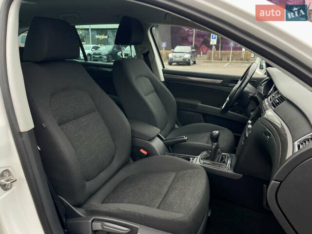 Білий Шкода Суперб, об'ємом двигуна 2 л та пробігом 273 тис. км за 12700 $, фото 33 на Automoto.ua