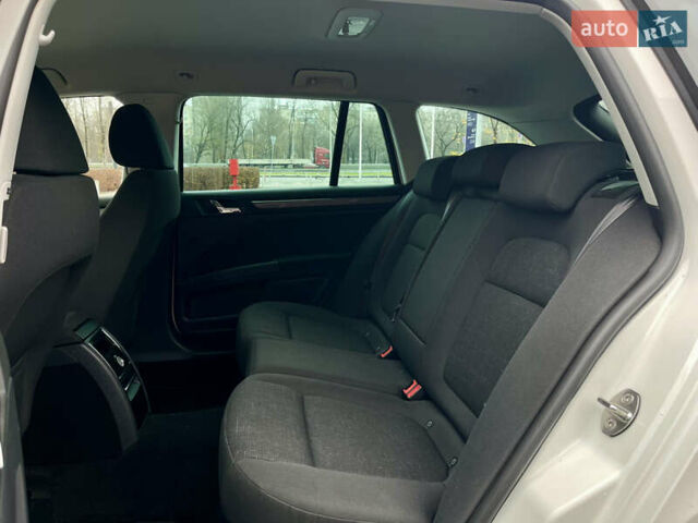 Білий Шкода Суперб, об'ємом двигуна 2 л та пробігом 273 тис. км за 12700 $, фото 23 на Automoto.ua