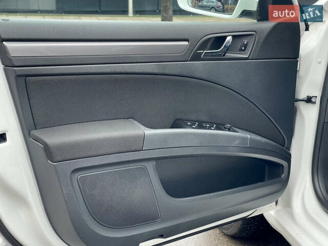 Білий Шкода Суперб, об'ємом двигуна 2 л та пробігом 273 тис. км за 12700 $, фото 16 на Automoto.ua