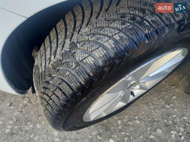 Белый Шкода Суперб, объемом двигателя 1.6 л и пробегом 219 тыс. км за 10900 $, фото 25 на Automoto.ua