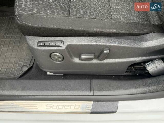 Белый Шкода Суперб, объемом двигателя 2 л и пробегом 217 тыс. км за 14200 $, фото 14 на Automoto.ua