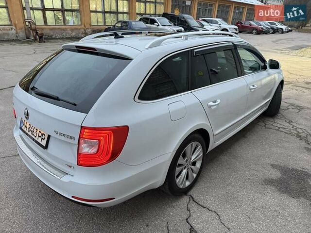 Белый Шкода Суперб, объемом двигателя 2 л и пробегом 217 тыс. км за 14200 $, фото 2 на Automoto.ua